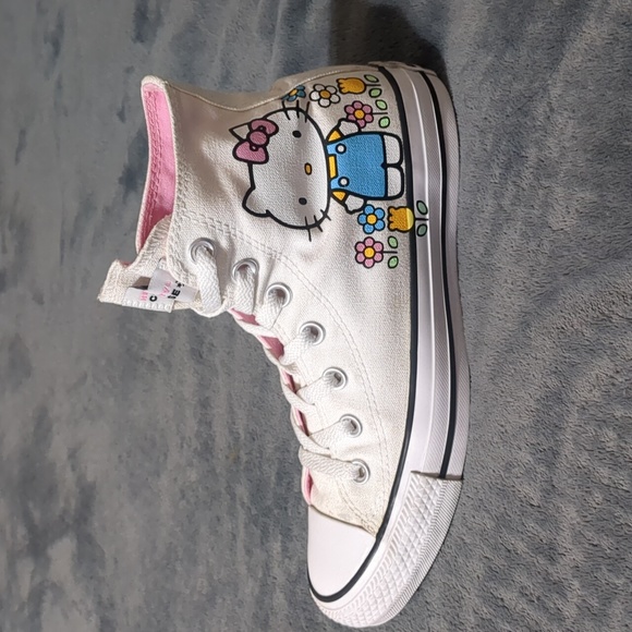 Converse Shoes - Hello Kitty Converse Chuck Taylor  All Star Hi Flowers  Unisex M5 W7